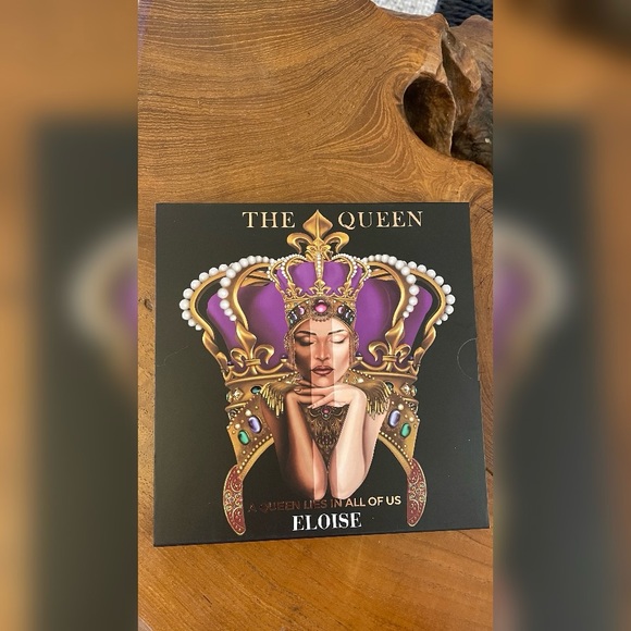 Eloise The Queen Eyeshadow Palette - Picture 1 of 3